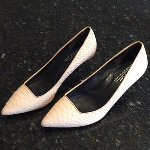 Kenneth Cole 9.2.5 Leather Pumps